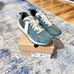 New brand Men’s Alpine 83 sneaker sport Sz 9.5 USA Color Forest Foret.